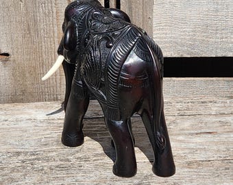 象の置物、黒檀と象牙調、精巧な彫刻、展示品、おそらく樹脂製