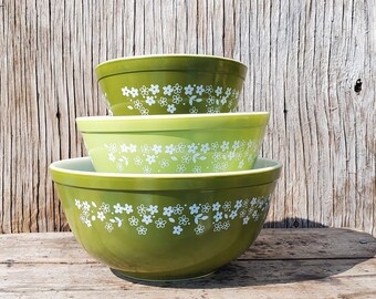Pyrex Mixing Bowls, Set of 3, Crazy Daisy Pattern,  Spring Blossom Redesign, White and Green, Vintage, #403, #402, #401