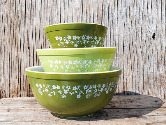 Pyrex Mixing Bowls, Set of 3, Crazy Daisy Pattern, Spring Blossom