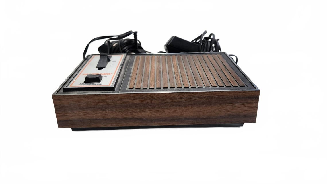 National Adversary Vintage Video Game Console with Controllers, foto 3 di 5