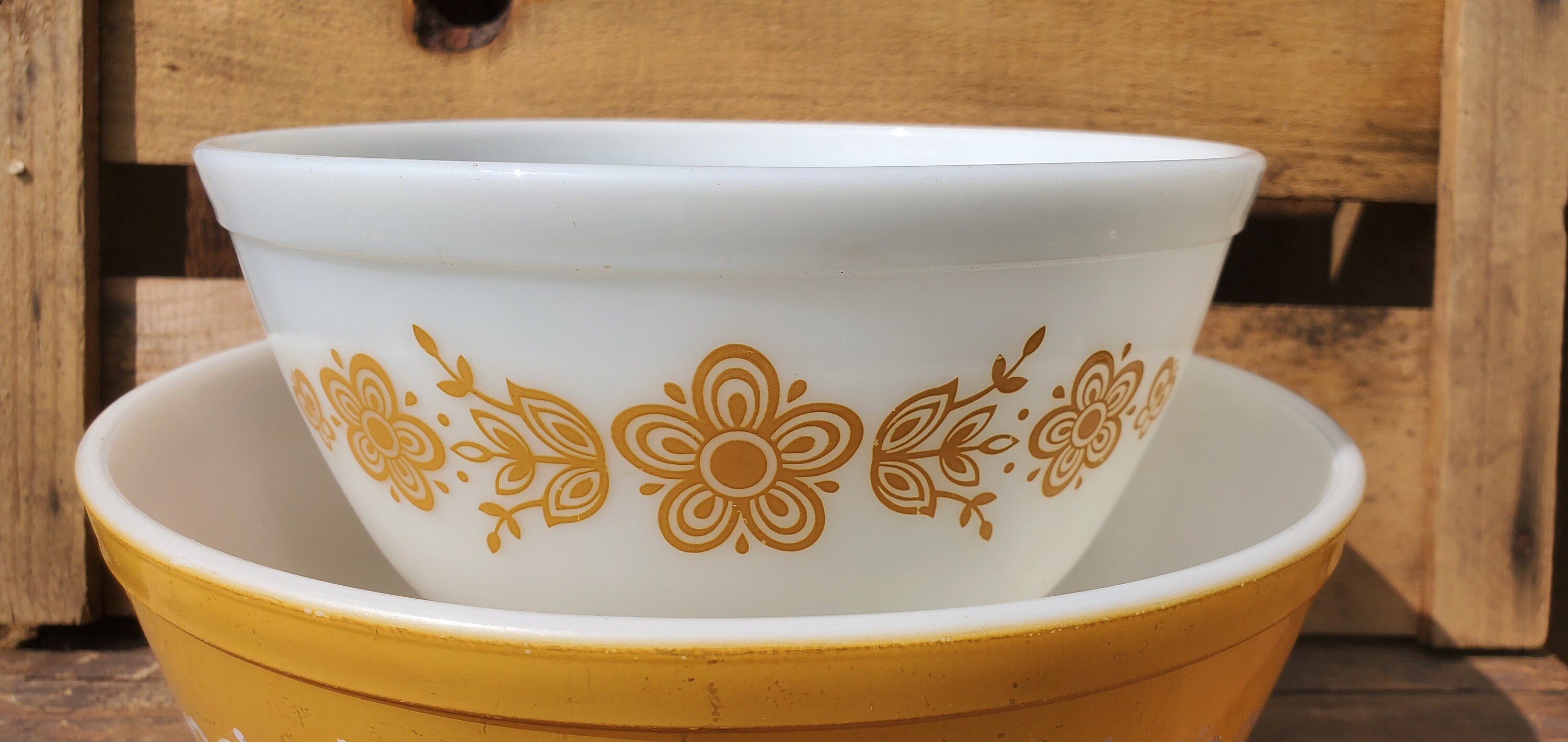 半額ストア Mixing Pyrex Bowls, #402 Vintage, Gold, Butterfly 2, of Set 食器