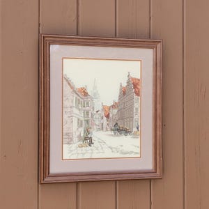 Petit Point, Pueblo, Hombre y Perro, C J Gates, Arte, Bordado Artesanal, Marco de Madera Ornamentado, Esmalte de Vidrio, Ventana Hermosa, Vintage