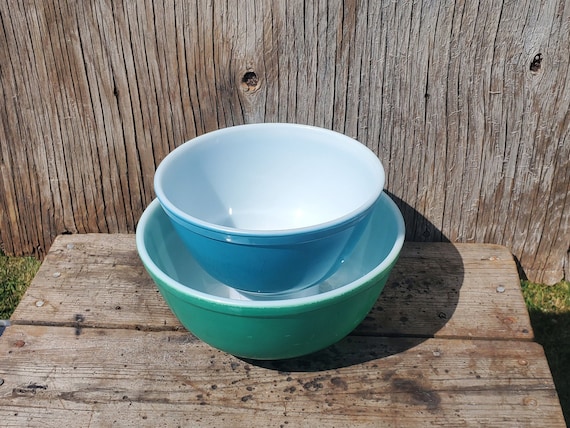 Pyrex Mixing Bowls, Set of 2, Opaque Blue, Aqua Turquoise, Vintage
