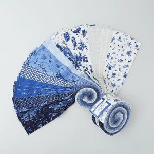 French Quarter - Jelly Roll - (40) 2.5" x 43" Strips - Maywood Studio - Blue and White - Floral - ST-MASFREQ