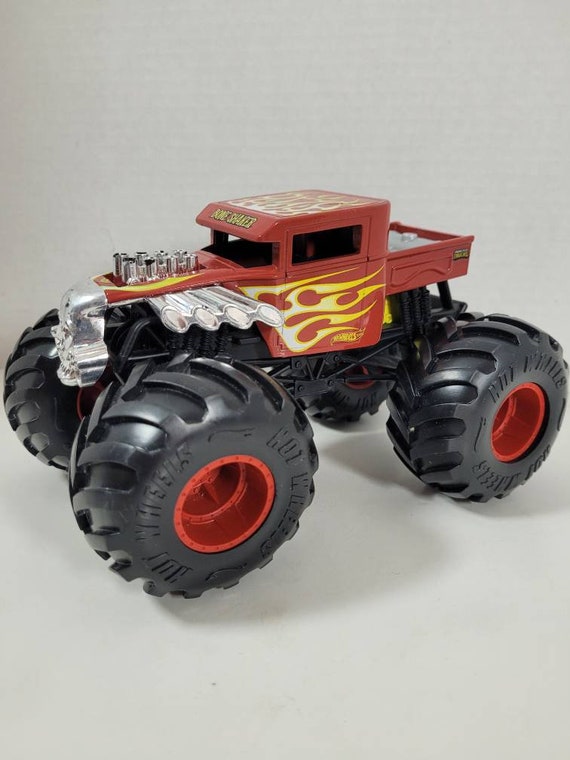 Hot Wheels Monster Trucks Bone Shaker Vehicle with Giant Wheels