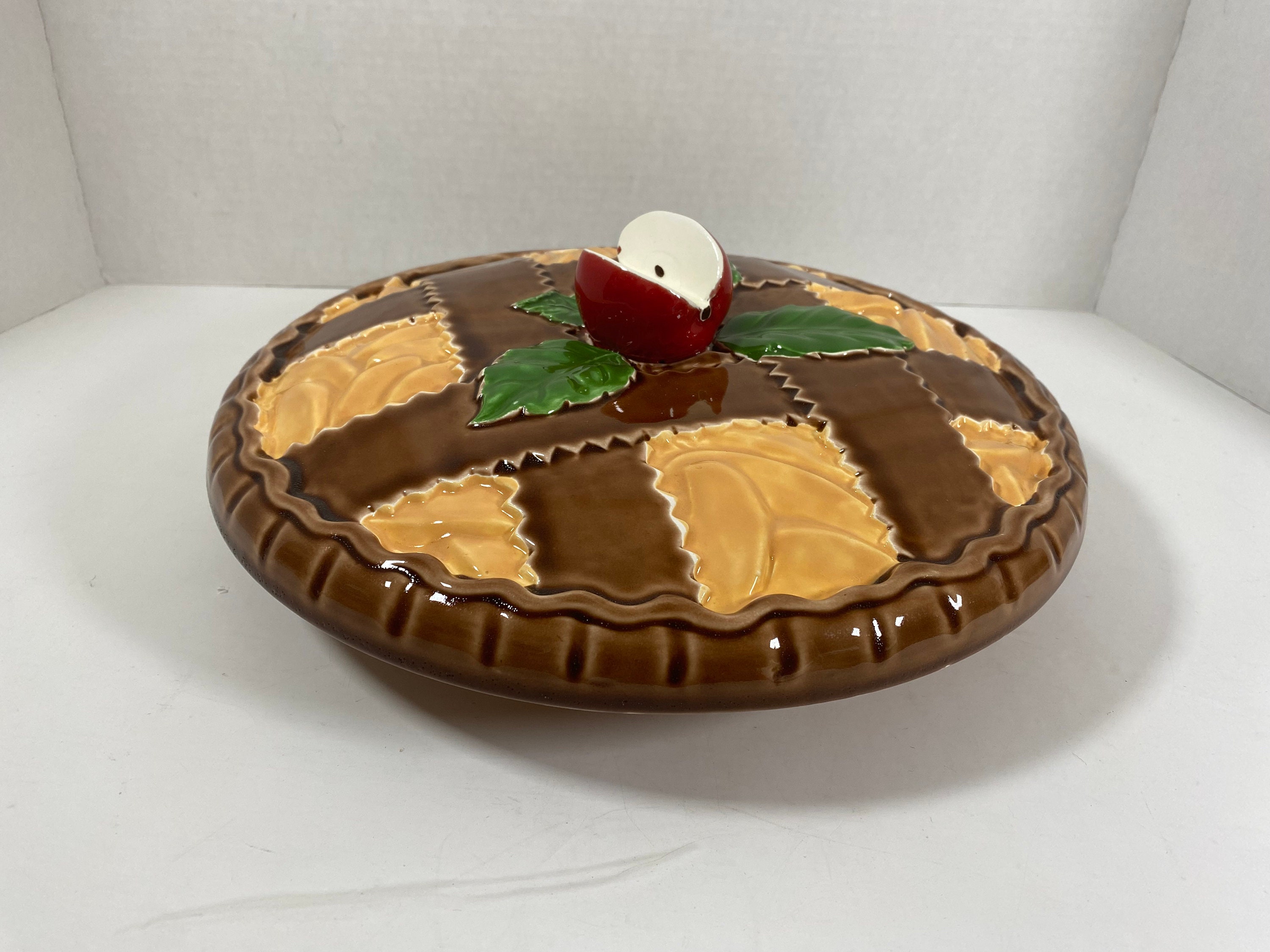 Covered clearance pie dish