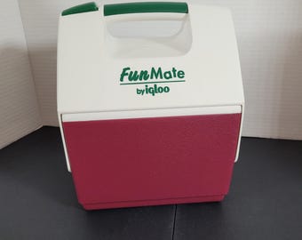 Vintage Fun Mate Small Push Button Cooler by IGLOO Travel Lunchbox