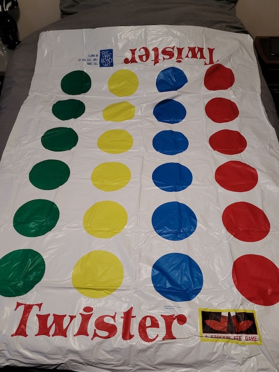 Jogo Brinquedo Twister Original Hasbro em Promoção na Americanas