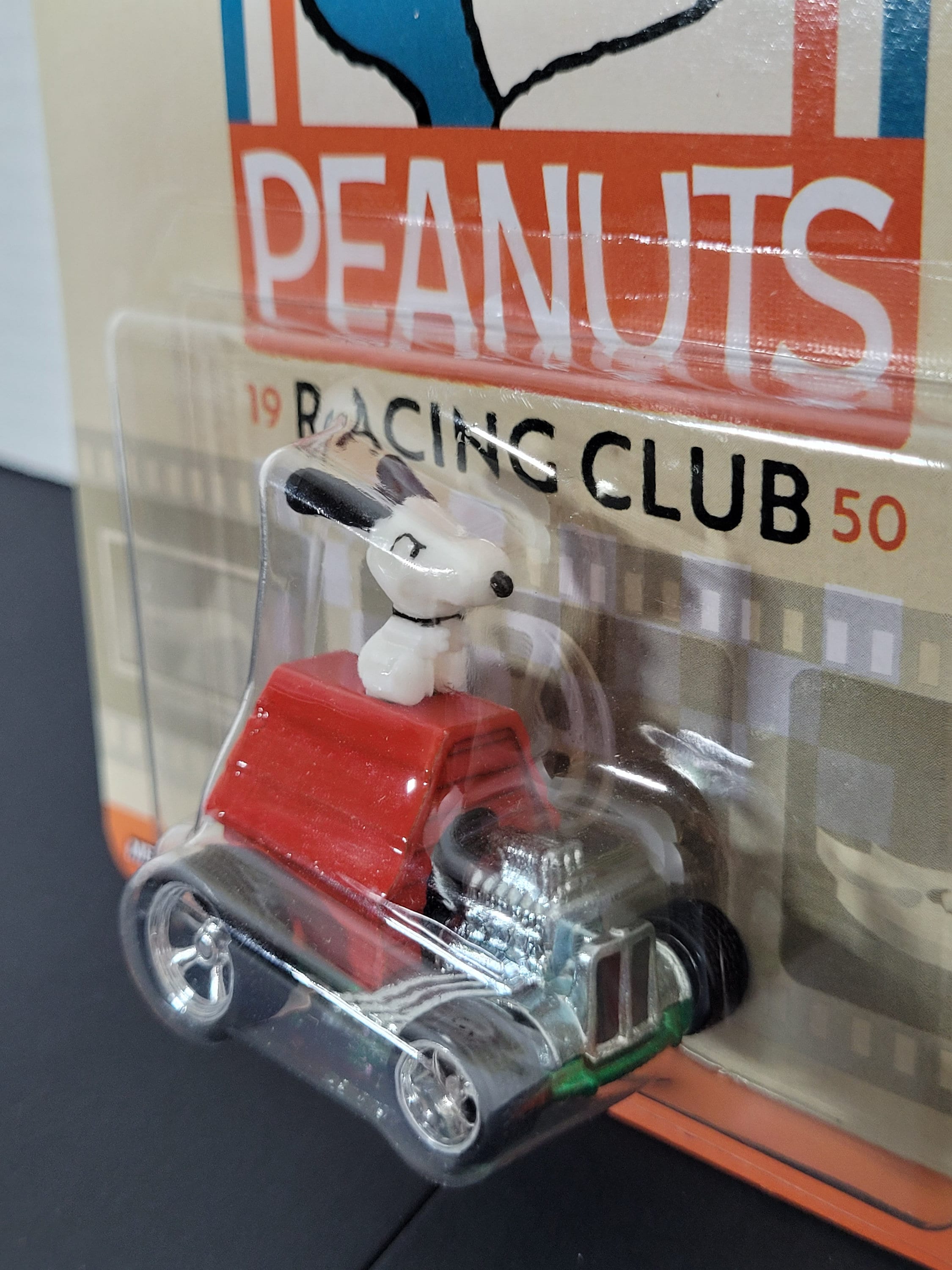 Hot Wheels Premium Pop Culture Peanuts Racing Club 1950 Snoopy on