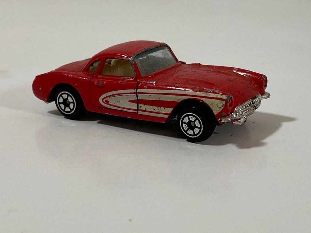 【ドイツ kmkのライオンプレート】ヴィンテージ ミッドセンチュリー Vintage 1980s Yatming Red 57' Chevrolet Corvette W/ Opening Doors