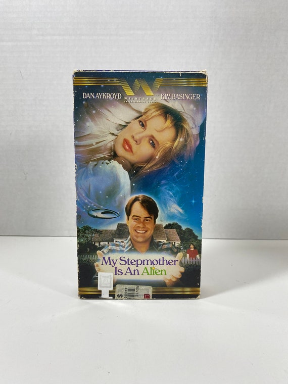 Vintage 1988 My Stepmother is an Alien VHS - Starring: Dan Aykroyd