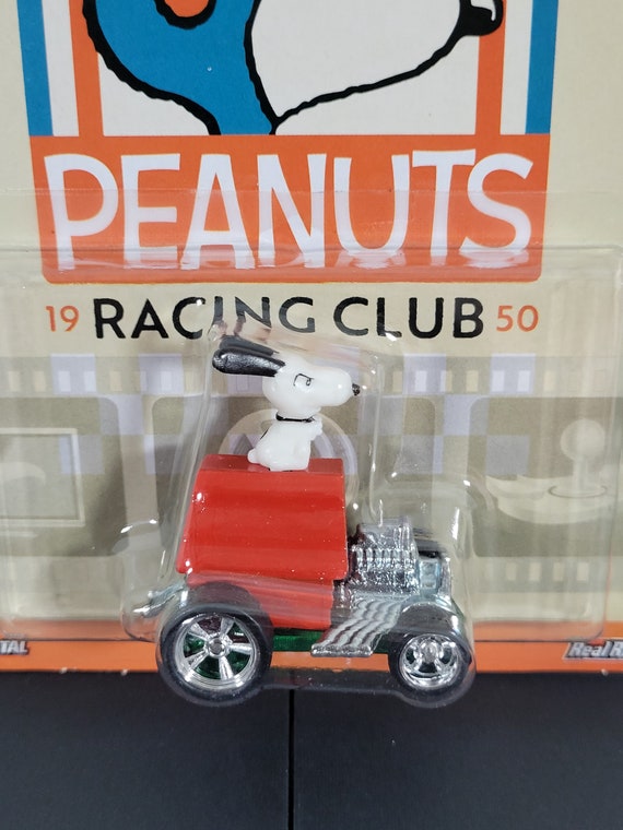 Hot Wheels Premium Pop Culture Peanuts Racing Club 1950 Snoopy on