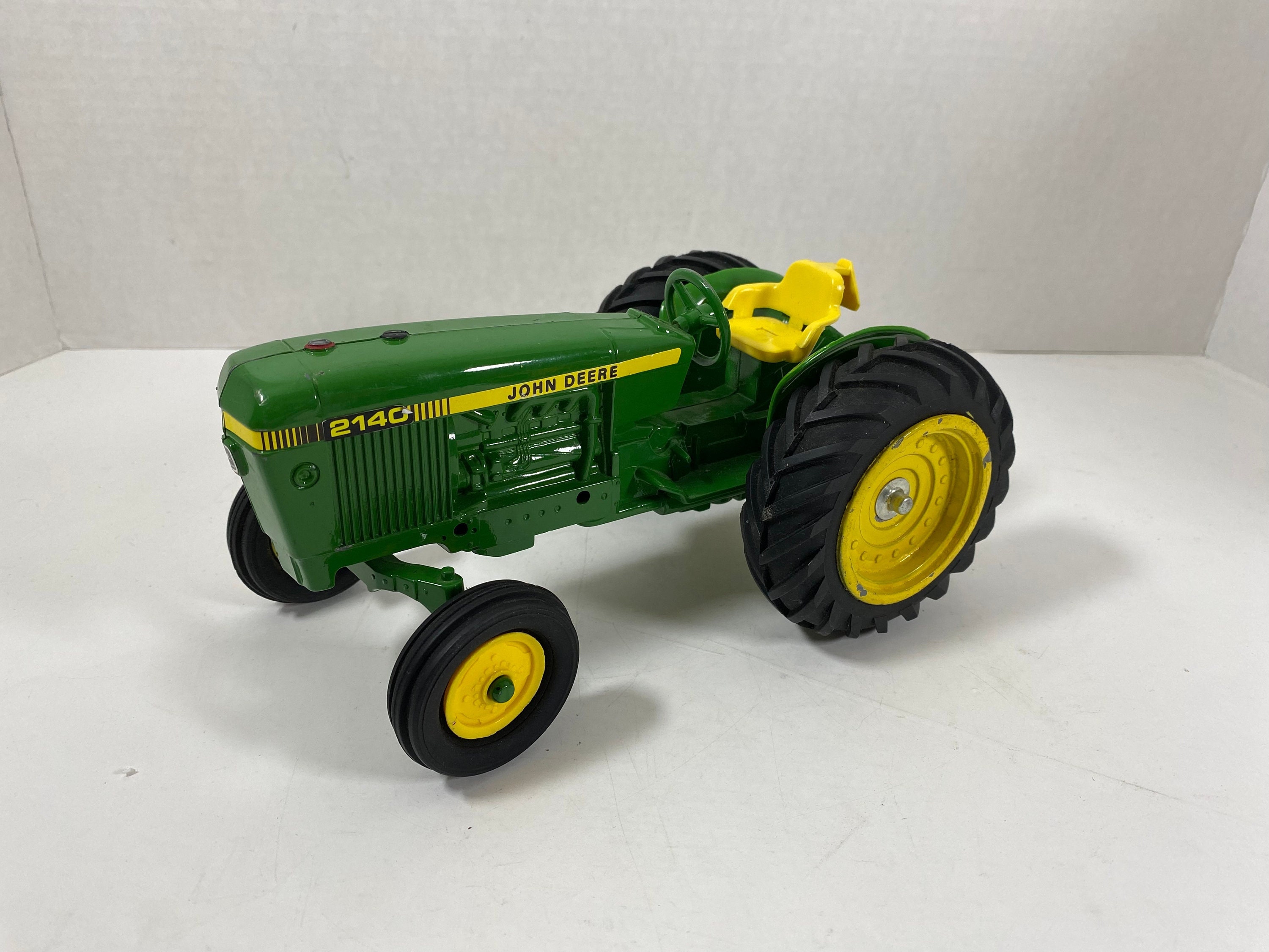 John deere best sale diecast toy tractors