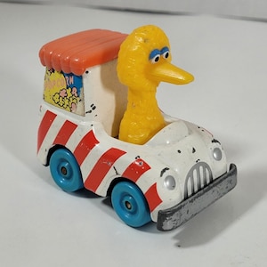 1983年製 ヴィンテージ Playskool 子供用テレビワークショップ セサミストリート ビッグバード ダイキャスト ポップコーンバン モデルカー - コレクターズアイテム | ギフトウェア