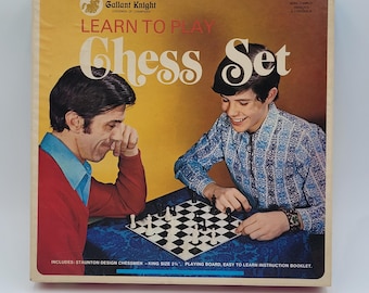 Vintage 1970's Gallant Knight Chess Set Learn to Play
