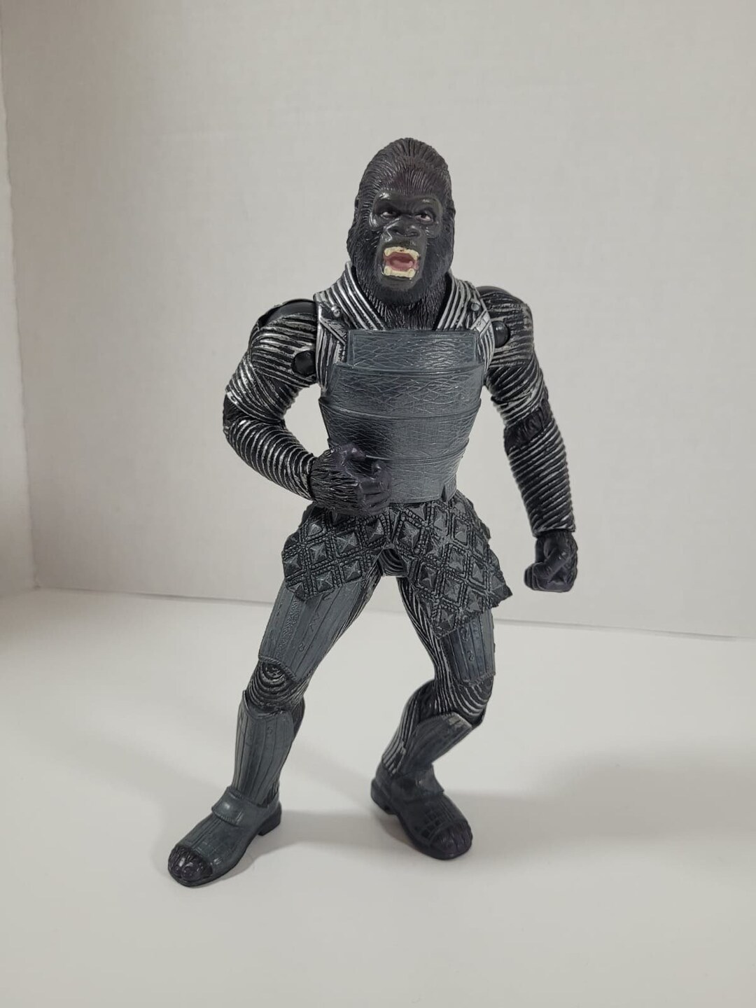 Figurine Planète Des Singes – Attar – Hasbro 2001 (33 Cm Avec Massue)