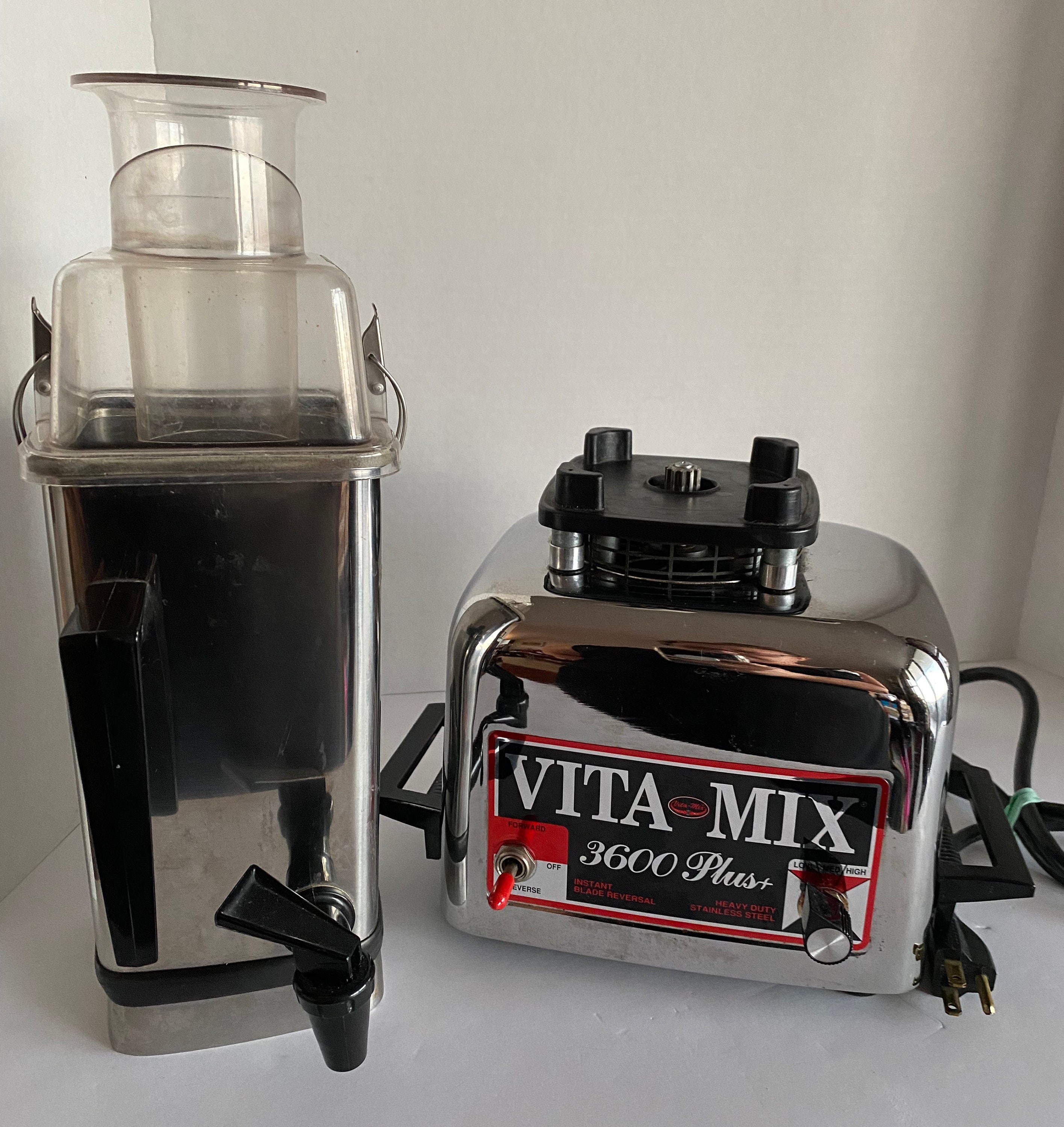 Vitamix 3600 Plus Blender Mixer Stainless w/Steel Container Action Dome