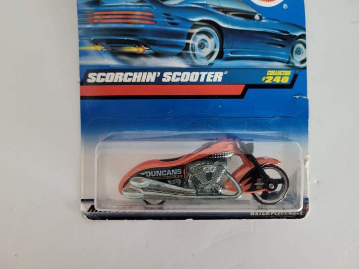 Vintage 1999 Hot Wheels Red Scorchin' Scooter Die-cast Motorcycle