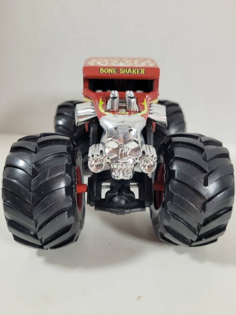 Retro Hot Wheels Monster Trucks Bone Shaker Vehicle 1:24 Scale 