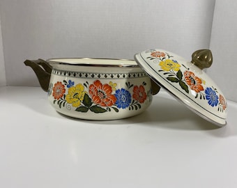 Vintage 1970’s Newcor Regency Enamelware Tuscan Floral Pot With Lid & Brass Handles - Collectible | Vintage Kitchen | Display Item | Gift