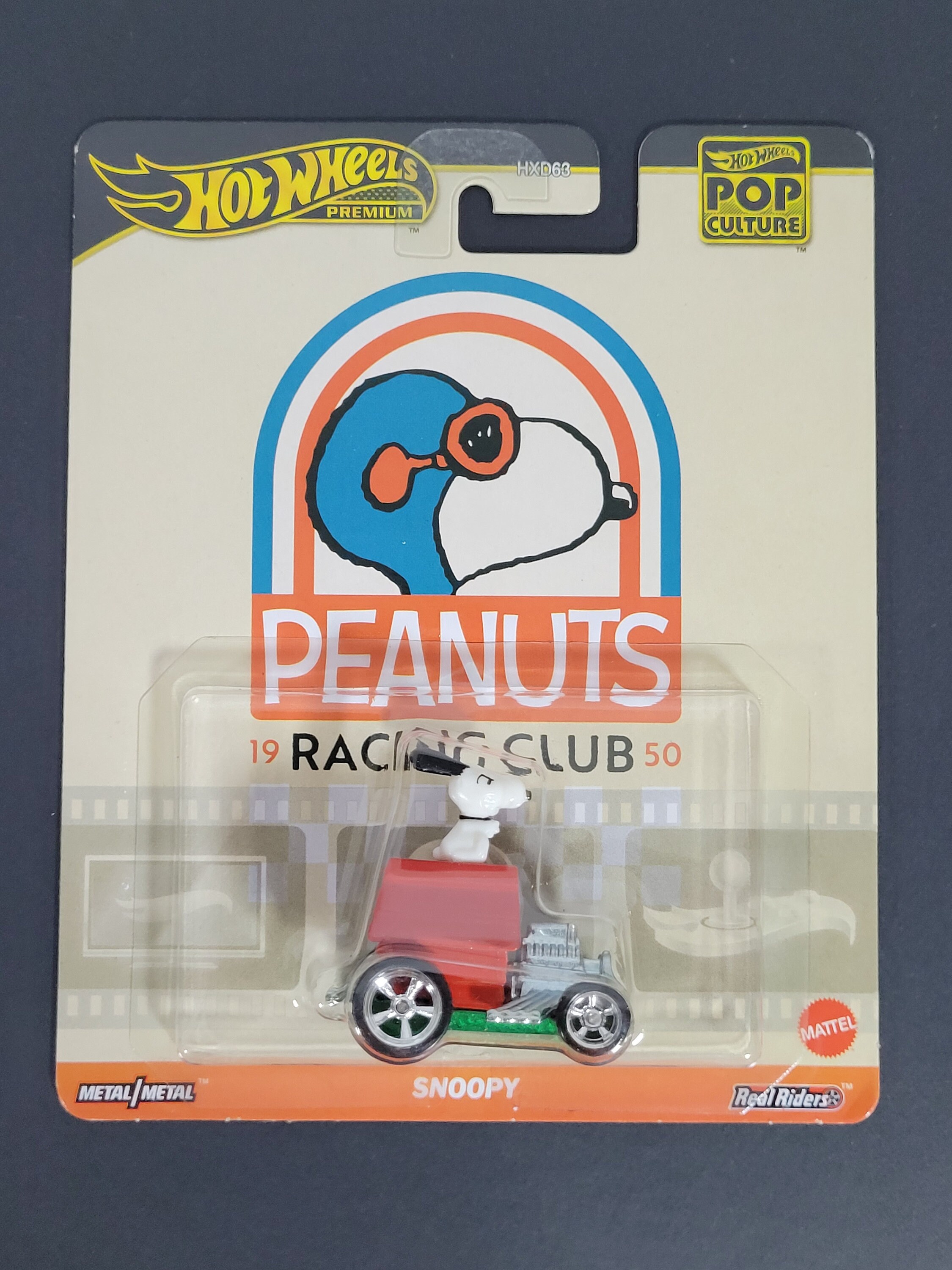 Hot Wheels Premium Pop Culture Peanuts Racing Club 1950 Snoopy on