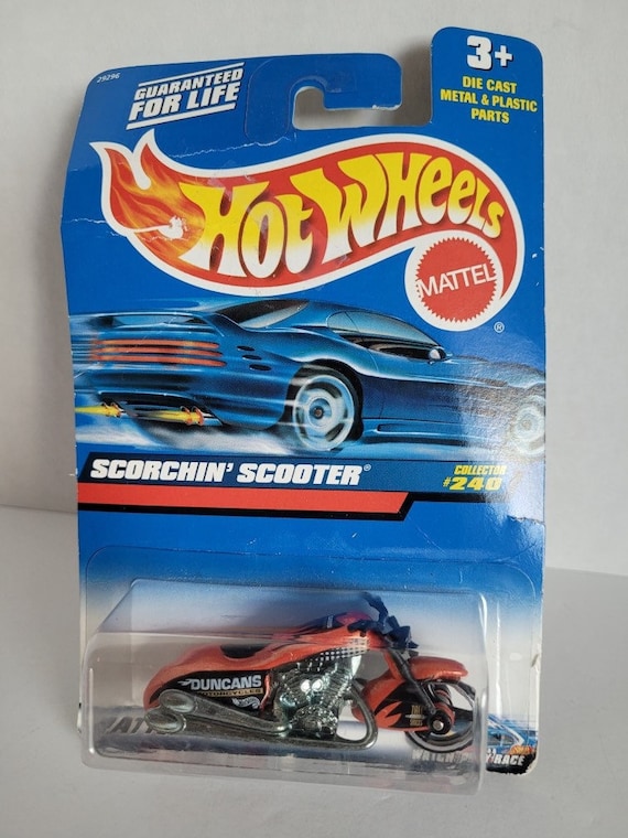 Vintage 1999 Hot Wheels Red Scorchin' Scooter Die-cast Motorcycle