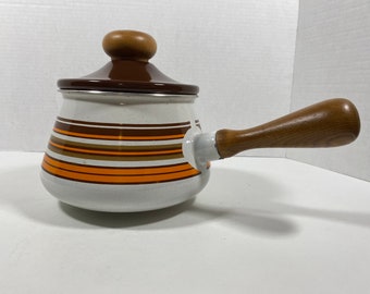 Vintage 1970’s Levcoware Enamelware Fondue Pot/Saucepan With Lid & Wooden Handles - Made In Japan - Collectible/Housewarming/Gift Idea