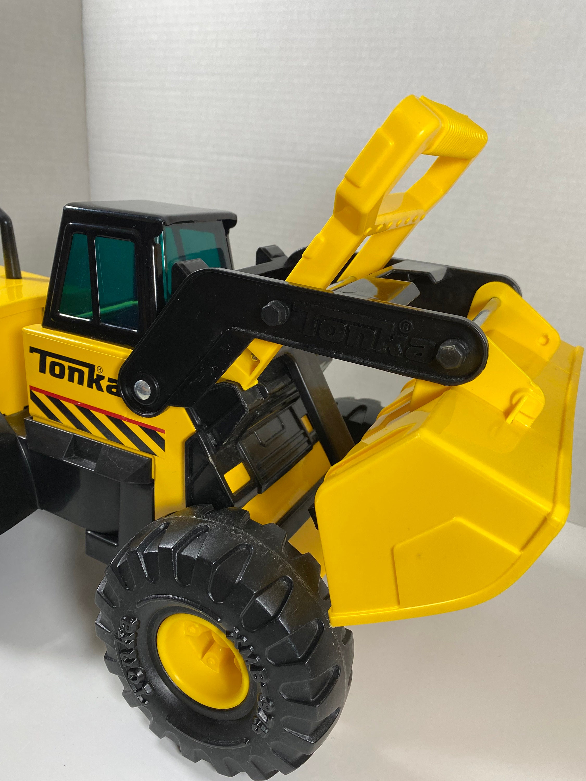 Tonka ショベルカー 黄色 Tonka Steel Classics Yellow Front Loader Toy Vehicle - Collectable