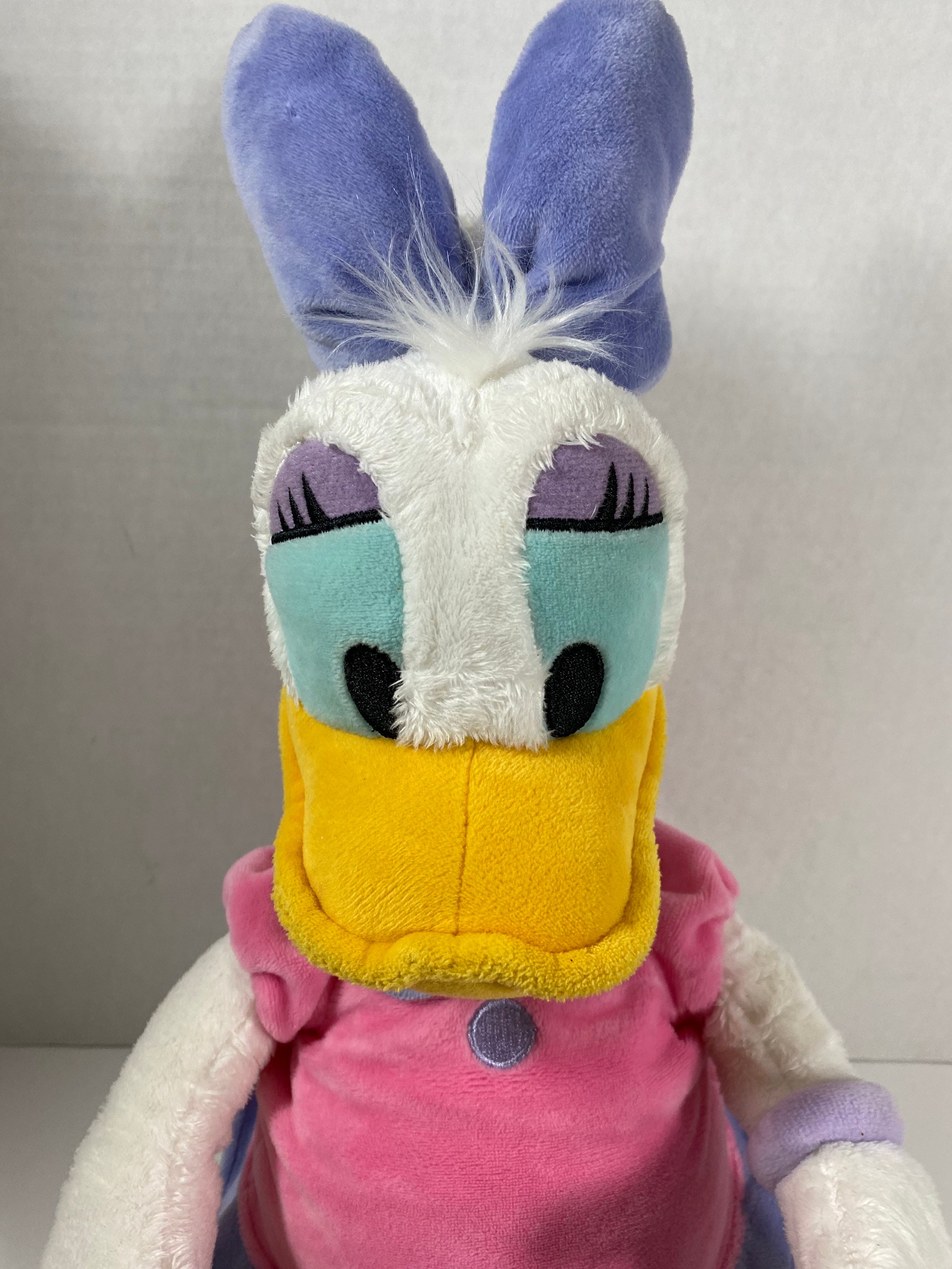 レトロなDisneyデイジーダックぬいぐるみ ふわふわかわいいドナルドダック、デイジーダック登場！東京