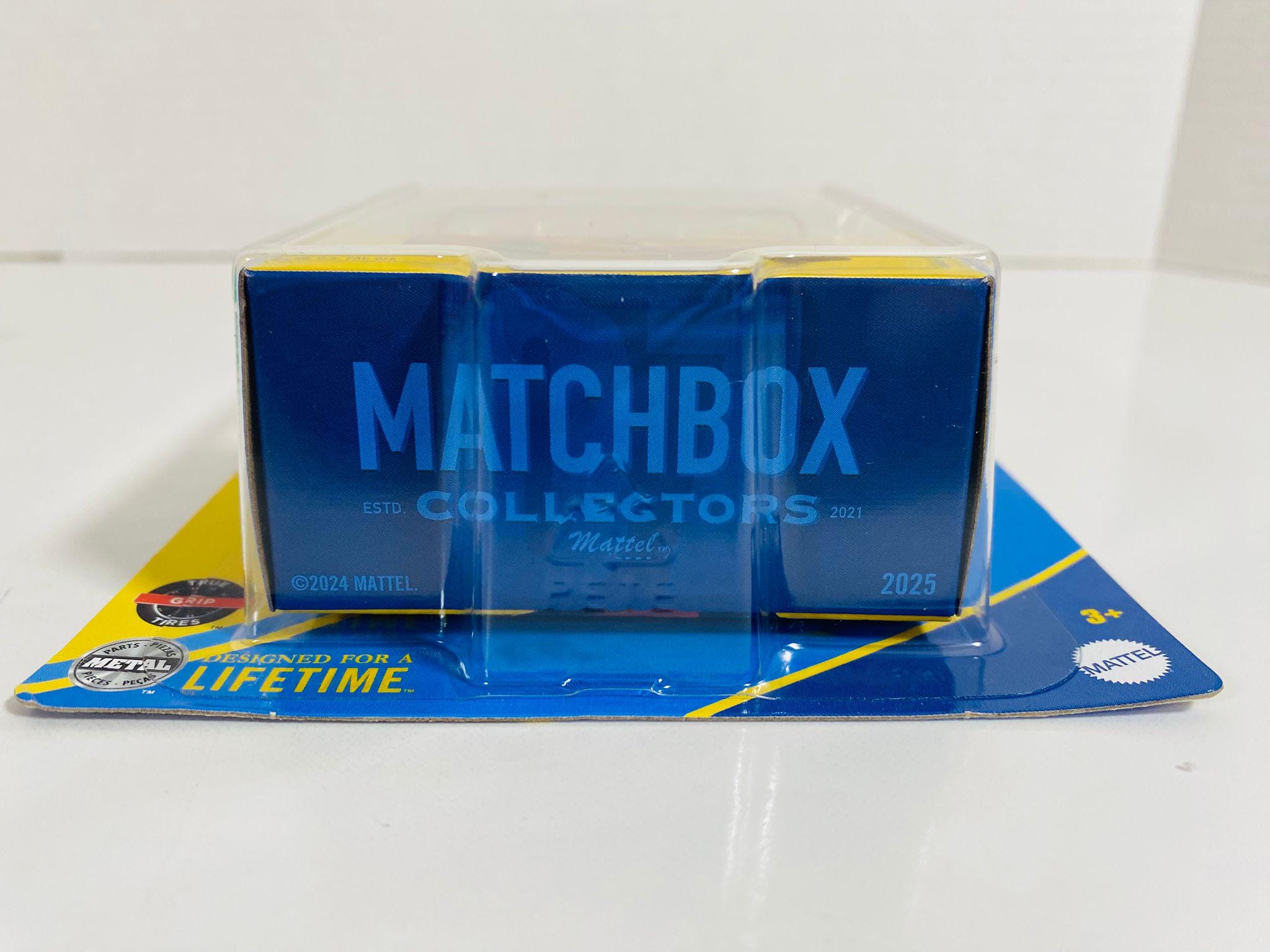 Matchbox 1993 Jaguars XJ220S Die-cast Toy Car 1:64 Scale SEALED