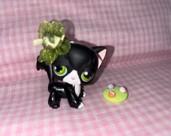 Vintage Original Discontinued LPS Littlest Pet Shop Tuxedo Angora Cat with Handmade Bow Cookie (004)