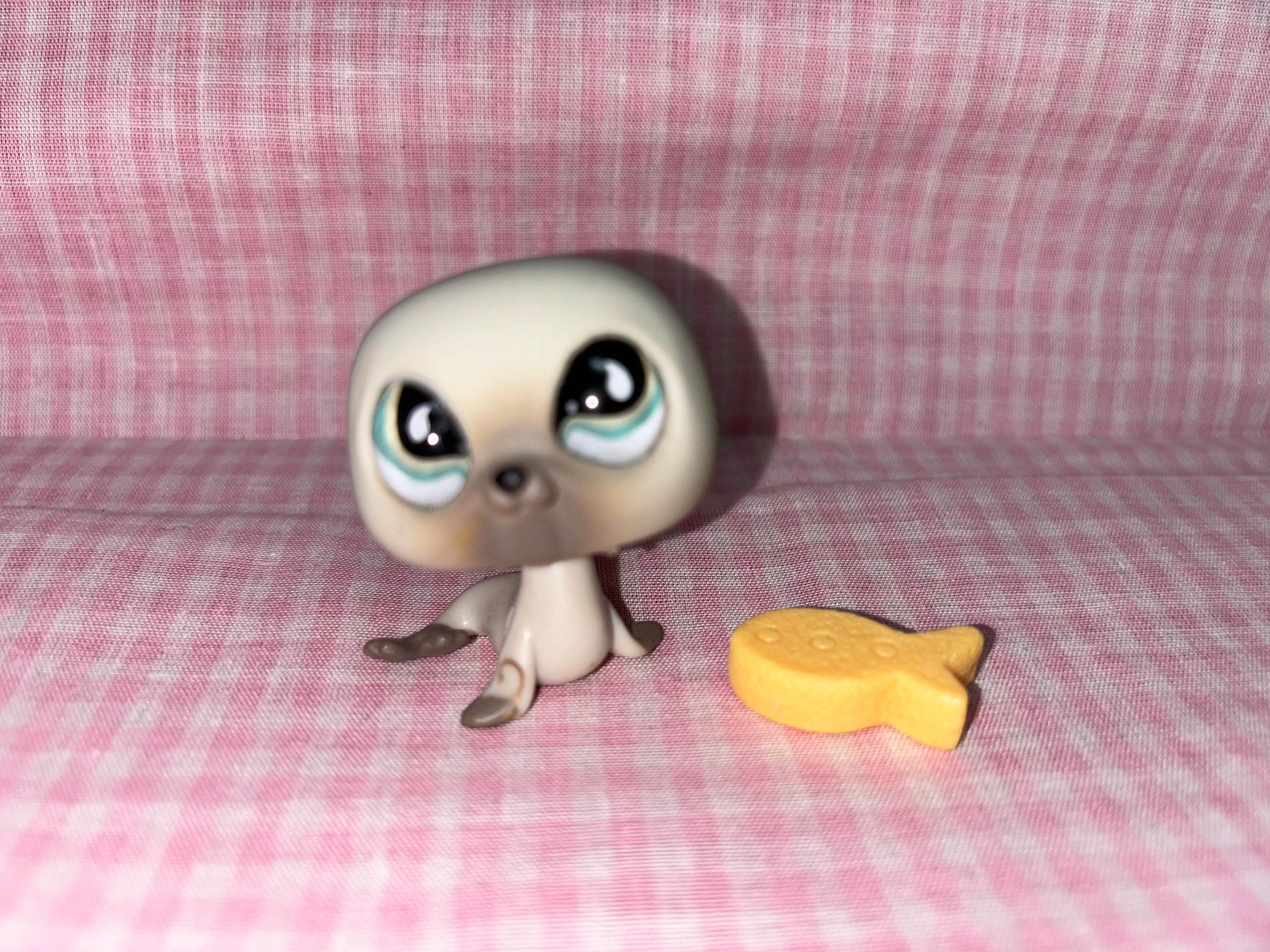 Discontinued Rare LPS Littlest Pet Shop Realistic Eyes Seal with Fish (011)