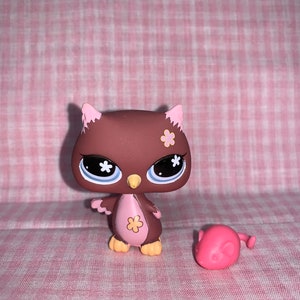 Discontinued Rare LPS Littlest Pet Shop Owl with Toy Mouse (011)