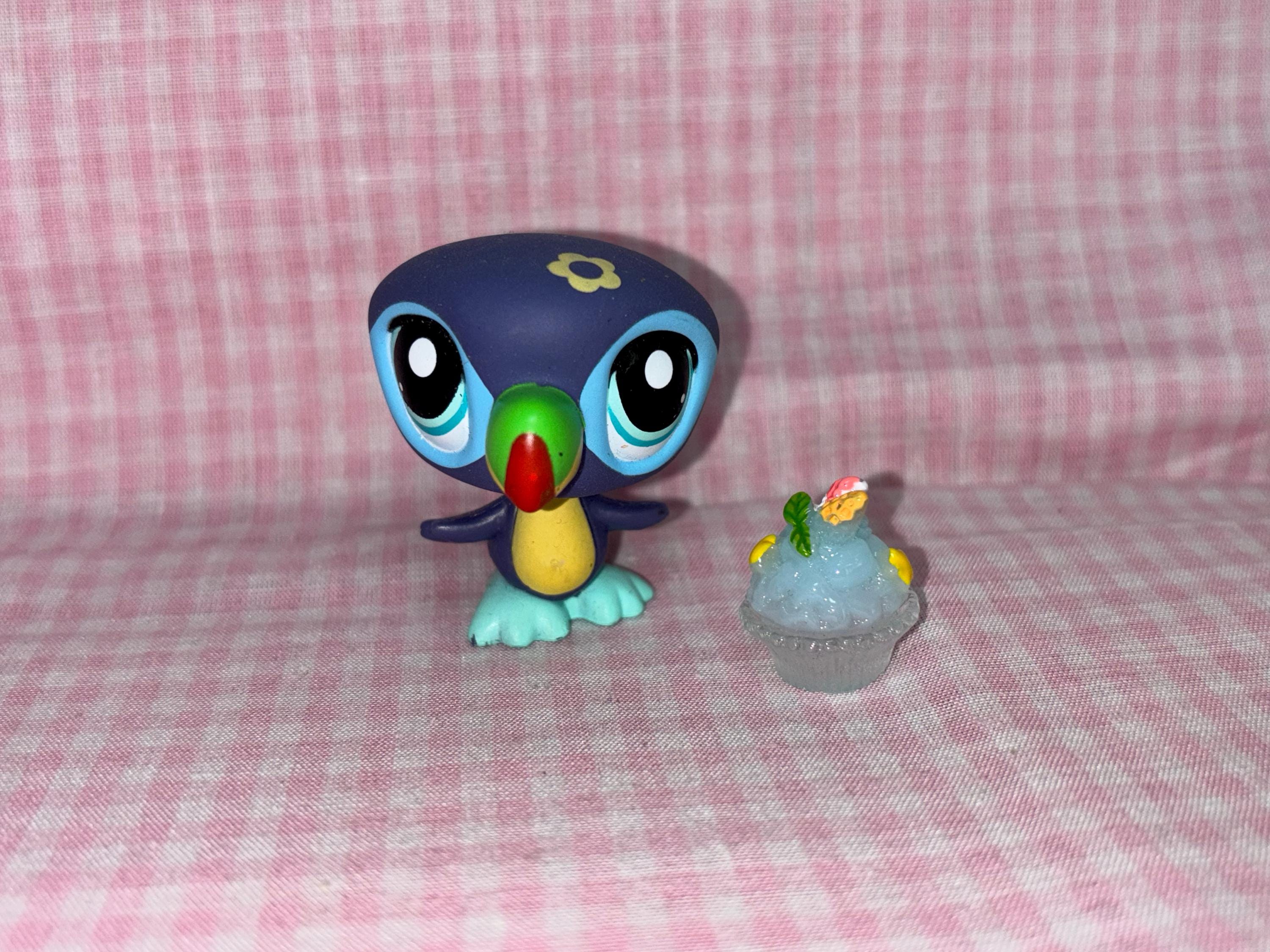 Discontinued Rare LPS Littlest Pet Shop Toucan Bird With Ice Cream