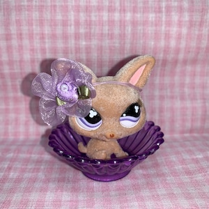 Discontinued Rare Littlest Pet Shop LPS  Fuzzy Chihuahua with Handmade Bow Bed