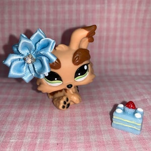 Discontinued Rare LPS Littlest Pet Shop Yorkie Dog W/Handmade Bow Cake (003)