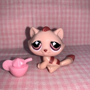 Discontinued Rare LPS Littlest Pet Shop Strips Cat/Kitten with Handmade Necklace Bottle (010)