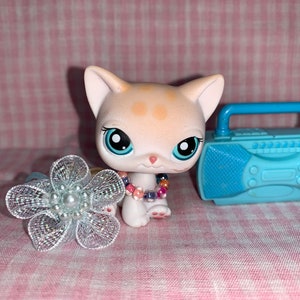 Vintage Littlest Pet Shop LPS Spotted Cat with Handmade Bow/Necklace Boom Box (007)