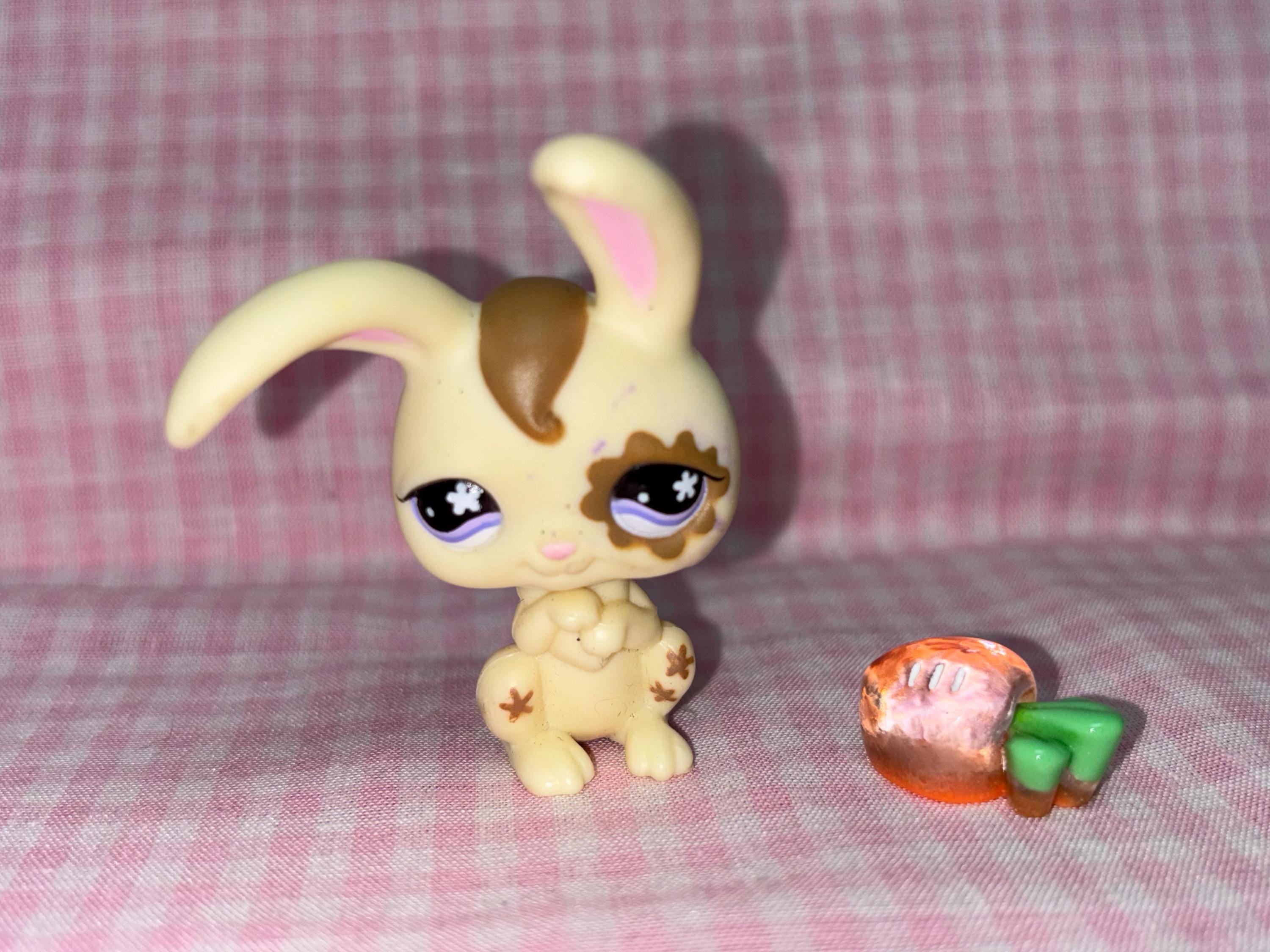 Vintage Original LPS Littlest Pet Shop Rabbit Bunny W/carrot (011