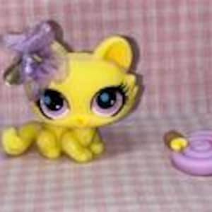 Vintage Original LPS Littlest Pet Shop Yellow Cat w/Handmade Bow Lollipop (001)