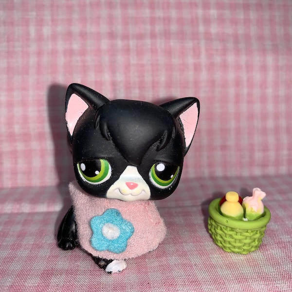 Discontinuous Rare LPS Littlest Pet Shop Black Cat with Cape Food Basket (008)