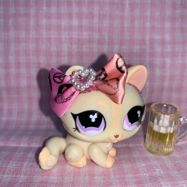 Rare, discontinued LPS Littlest Pet Shop Yellow Cat Handmade Bow Beer (004)