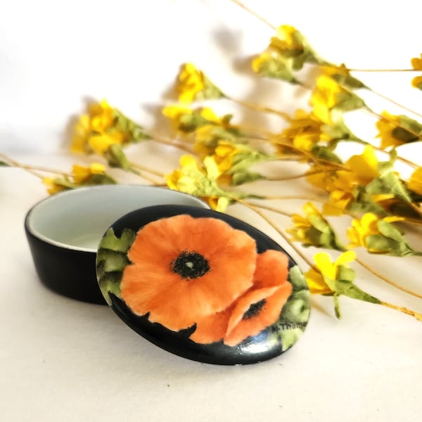 Victoria Porcelain Poppy Flower Oval Lidded Trinket Box - Ring Box - Jewelry Box - Stash Box - Pill Box - Knick Knack Box - Poppy Boquet