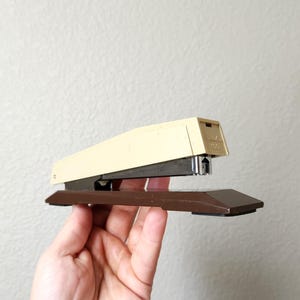 Swingline 400 Tan and Brown Stapler - Vintage Office Supplies - Desk Decor - Old Stapler - Stapler for Teacher - Stapler Paper Weight