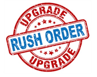 Op de afbeelding: Een rode en blauwe, verweerde rubberen stempel met de tekst "Upgrade" en "Rush Order" in wit.