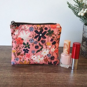Petite pochette à fermeture éclair, trousse de maquillage en tissu ou porte-monnaie en coton rose fait main