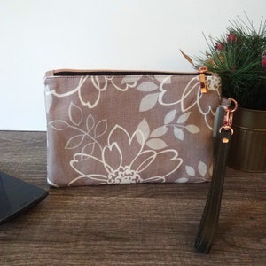 Cartera de mano de lona con estampado floral gris y bolsa de tela con cremallera