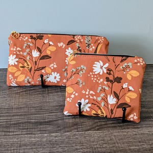 Petite pochette à fermeture éclair en coton beige avec fleurs sauvages, Trousse de maquillage en tissu floral, Porte-monnaie, Trousse