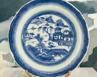 Antique Canton Blue and White Chinese Export Plate // Chinoiserie // Grandmillennial // Interior Design