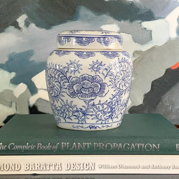 Vintage Oval Blue and White Chinese Porcelain Floral Ginger Jar // Chinoiserie // Grandmillennial